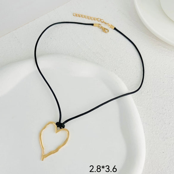 Wholesale Alloy Heart Shape Pendant Necklace With Thread Rope Chain And Electroplating Treatment