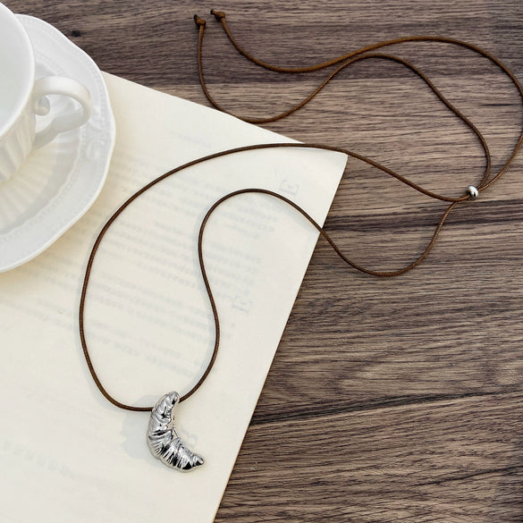 Wholesale Alloy Heart Shape Women's Simple Long Clavicle Necklace
