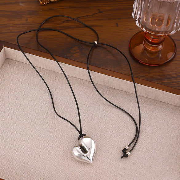 Wholesale Alloy Heart Shape Women's Simple Long Clavicle Necklace