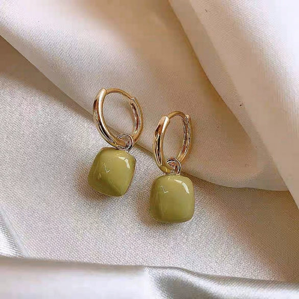 Wholesale Alloy Heartshaped Electroplated Women's Stud Earrings Light Luxury Style