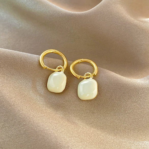 Wholesale Alloy Heartshaped Electroplated Women's Stud Earrings Light Luxury Style