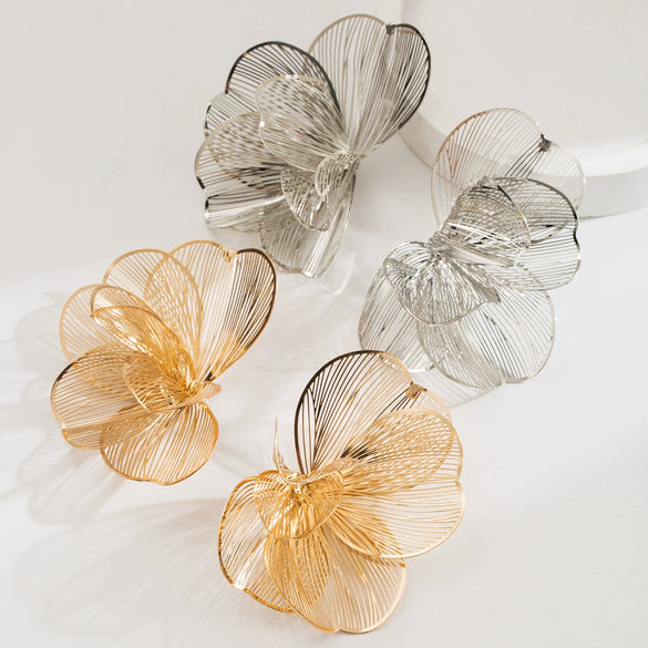 Wholesale Alloy Hollow Flower Earrings With Electroplating For Women Creative And Sweet Design