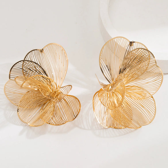 Wholesale Alloy Hollow Flower Earrings With Electroplating For Women Creative And Sweet Design
