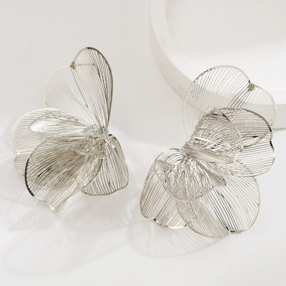 Wholesale Alloy Hollow Flower Earrings With Electroplating For Women Creative And Sweet Design