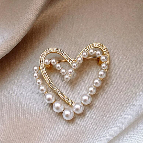 Wholesale Alloy Hollow Pearl Flower Love Brooch For Women Electroplated Natural Style High End Elegant Suit Corsage Accessories