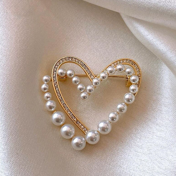 Wholesale Alloy Hollow Pearl Flower Love Brooch For Women Electroplated Natural Style High End Elegant Suit Corsage Accessories