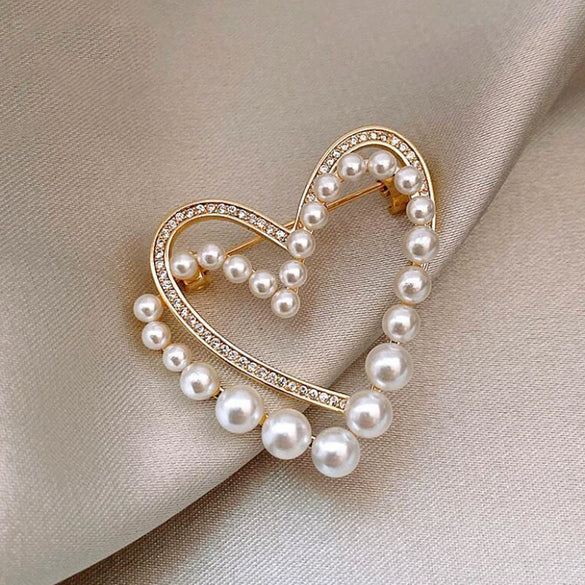 Wholesale Alloy Hollow Pearl Flower Love Brooch For Women Electroplated Natural Style High End Elegant Suit Corsage Accessories