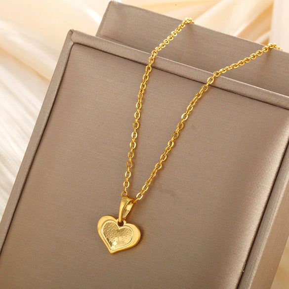 Wholesale Alloy Jewelry Butterfly Love Pendant Necklace With Honeycomb Dragon Scale Animals Zodiac Heart Pattern And Electroplating Treatment