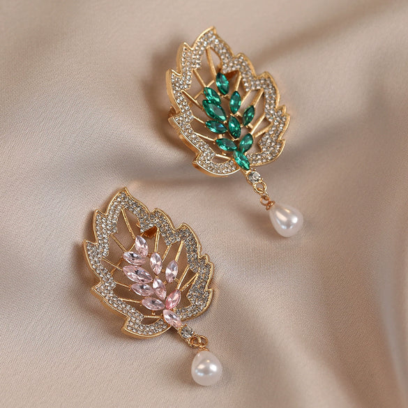Wholesale Alloy Leaf Flower Brooch Minimalist Style Diamondencrusted Electroplated For Women