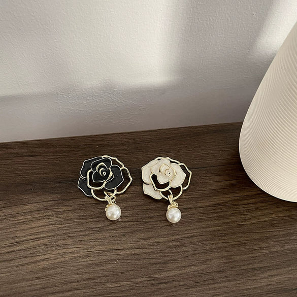 Wholesale Alloy Leaves Pattern Electroplated Camellia Pearl Women's Coat Brooch Fashion Accessories