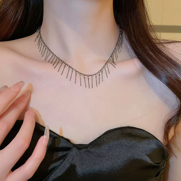 Wholesale Alloy Letter Gold Pea Necklace With Electroplating For Women Fashion High Sense Clavicle Chain And Simple Sweater Chain