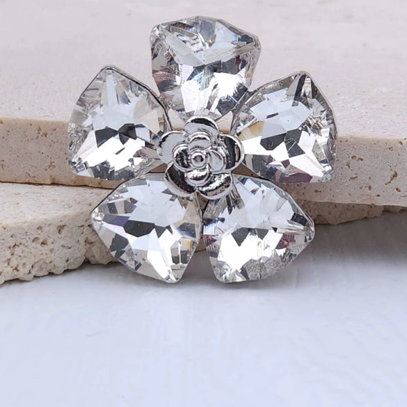 Wholesale Alloy Light Luxury Sixpetal Flower Pattern Electroplated Pendant Mobile Phone Shell Jewelry Accessories