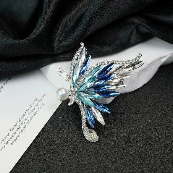 Wholesale Alloy Natural Freshwater Pearl Butterfly Animal Style Electroplated Brooch Clothing Accessory