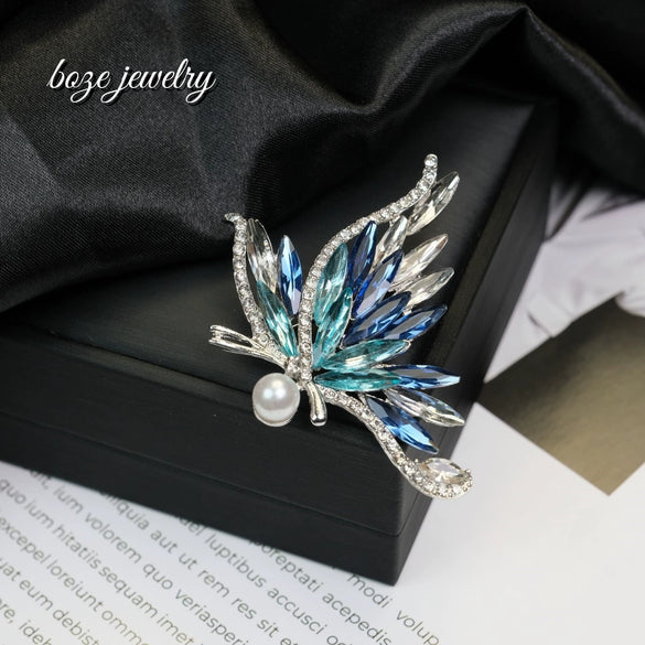 Wholesale Alloy Natural Freshwater Pearl Butterfly Animal Style Electroplated Brooch Clothing Accessory