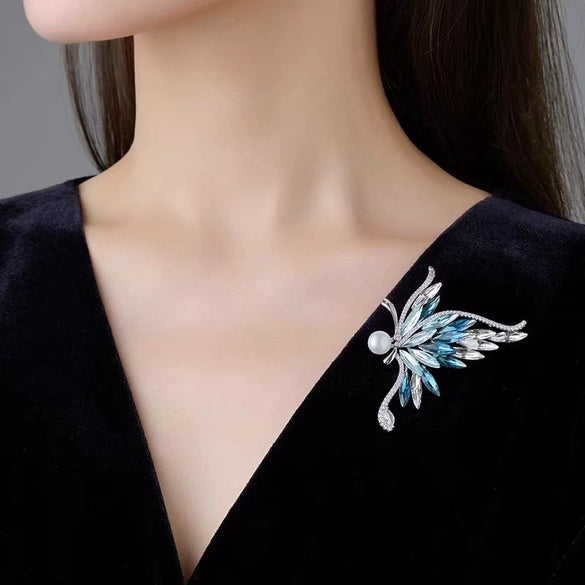 Wholesale Alloy Natural Freshwater Pearl Butterfly Animal Style Electroplated Brooch Clothing Accessory