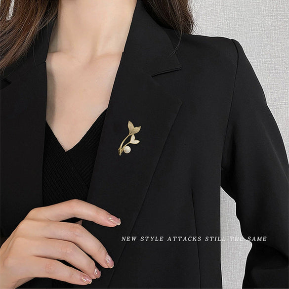 Wholesale Alloy Pearl Fishtail Flower Design Electroplating Women's Brooch