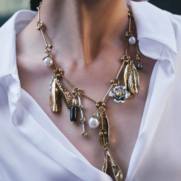 Wholesale Alloy Pearl Leaf Geometric Retro Pendant Clavicle Necklace For Women With Electroplating