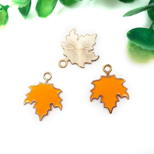 Wholesale Alloy Pendant Accessories With Simple Style Leaf Pattern And Dripping Oil Technology