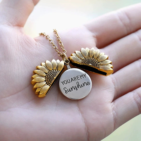 Wholesale Alloy Pendant Necklace With Flower Geometric Pattern And Electroplating Treatment