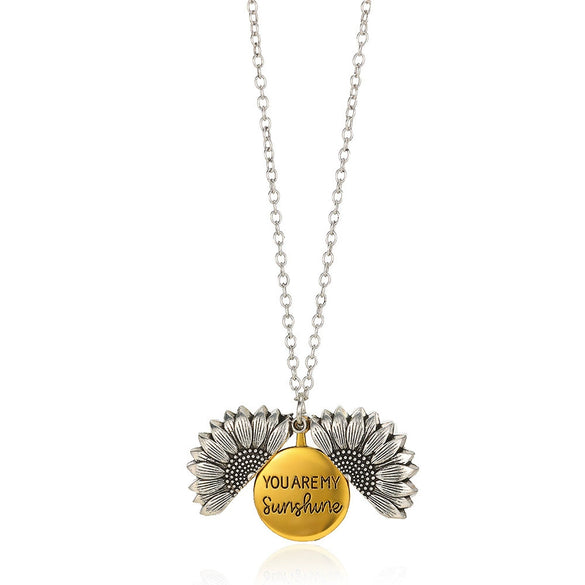 Wholesale Alloy Pendant Necklace With Flower Geometric Pattern And Electroplating Treatment