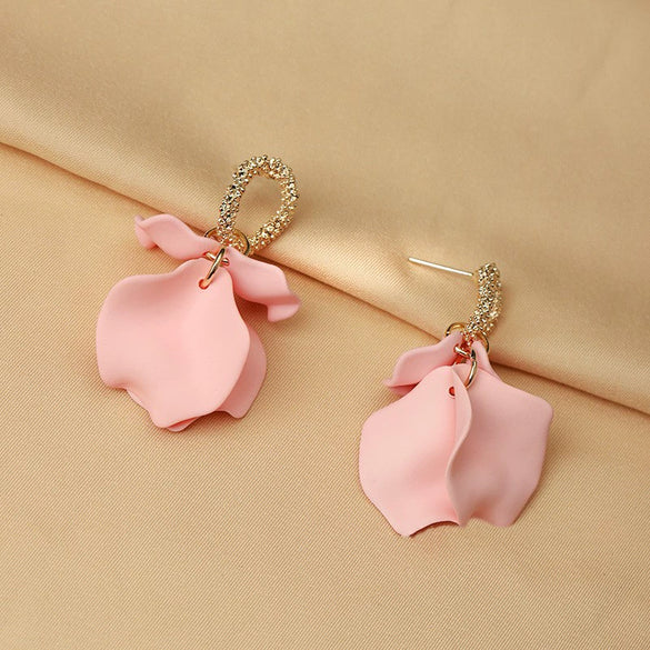 Wholesale Alloy Petal Earrings With Flowers Pattern And Baking Paint Treatment For Women French Retro Style