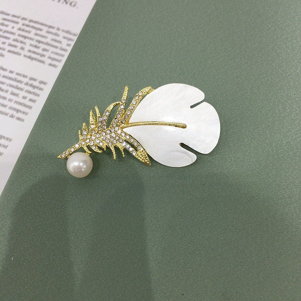 Wholesale Alloy Resin Feather Pearl Corsage Brooch With Wheat Ears Pattern For Women