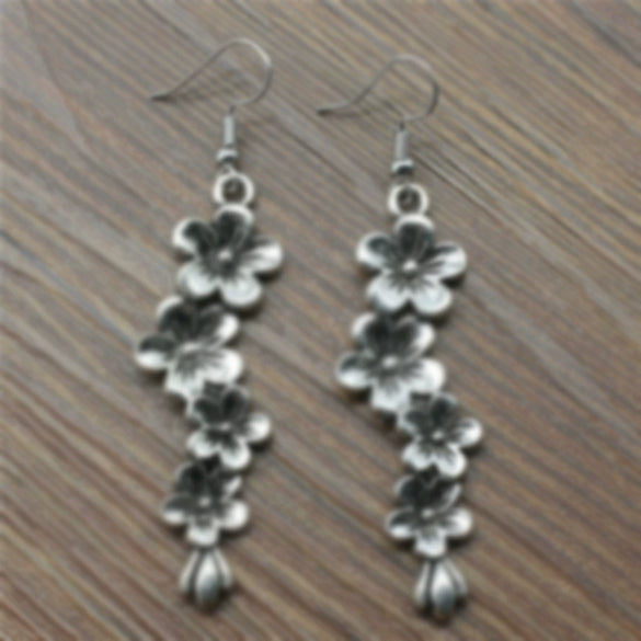 Wholesale Alloy Retro Flower Pattern Electroplated Women's Earrings
