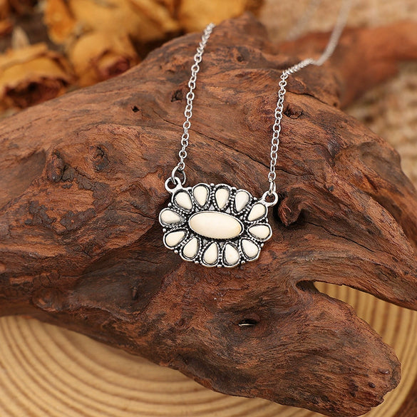 Wholesale Alloy Retro Geometric Oval Turquoise Pendant Necklace With Conventional Chain And Electroplating Treatment