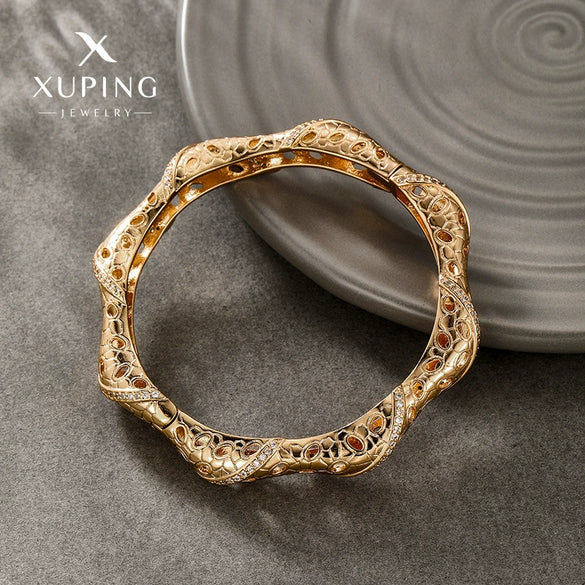 Wholesale Alloy Retro Light Luxury Electroplated Bracelet For Women