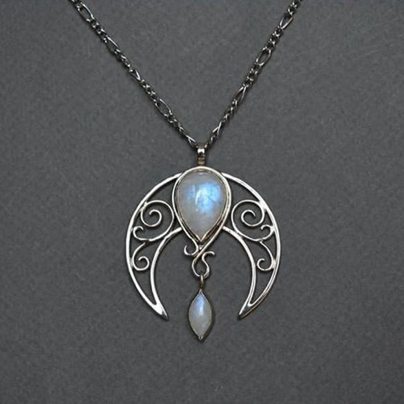 Wholesale Alloy Retro Natural Style Moon Pattern Clavicle Necklace With Electroplating Treatment