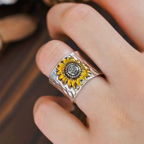 Wholesale Alloy Retro Wide Unisex Couple Ring With Sunflower Pattern And Electroplating