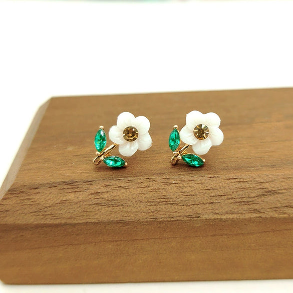 Wholesale Alloy 925 Silver Diamond Earrings With White Flower Pattern Electroplated For Students