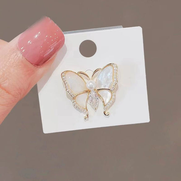 Wholesale Alloy Women's Natural Style Flower Pattern Electroplated Butterfly Brooch For Fixing Clothes