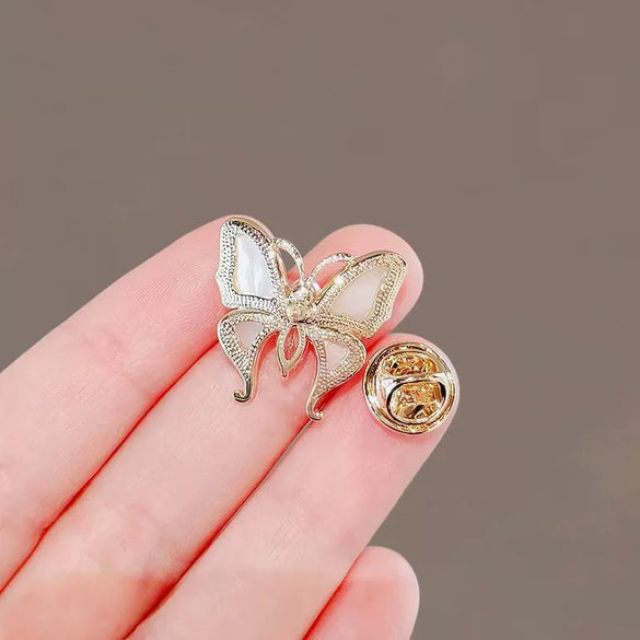 Wholesale Alloy Women's Natural Style Flower Pattern Electroplated Butterfly Brooch For Fixing Clothes