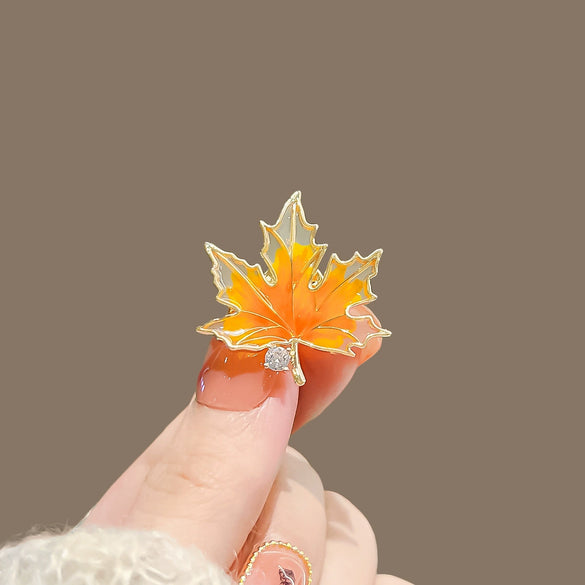 Wholesale Alloy Women's Vintage Natural Style Flower Pattern Electroplated Maple Leaf Antiexposure Brooch Clothes Pin Accessories