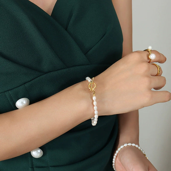 Wholesale Baroque Style Titanium Steel Freshwater Pearl Necklace And Bracelet Jewelry Set With Otto Buckle And Electroplating
