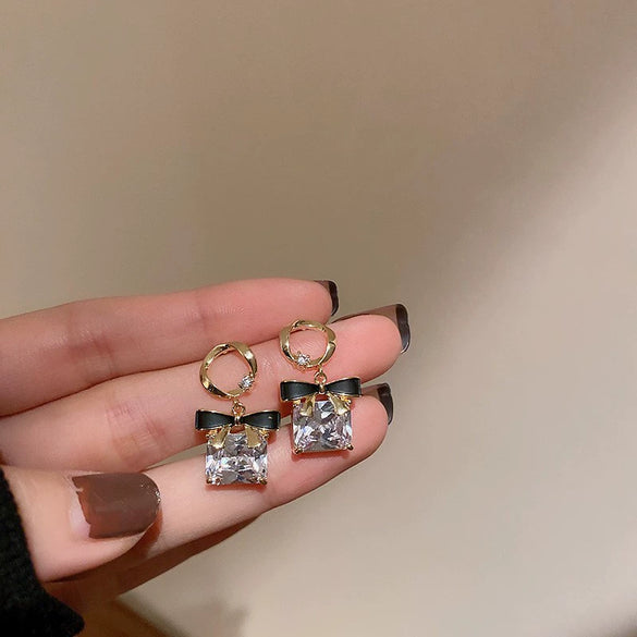 Wholesale Black Alloy Diamond Set Tassel Earrings With Geometric Pattern For Women High End Light Luxury Niche Elegant All Match Style
