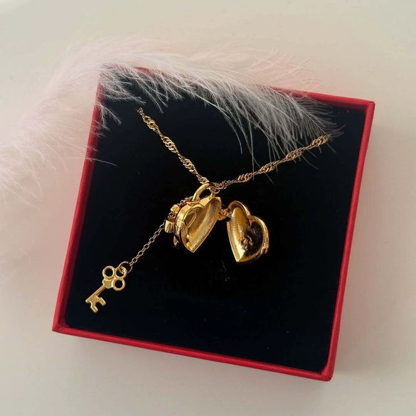 Wholesale Bow Knot Copper Necklace Electroplated With Real Gold Color Preservation