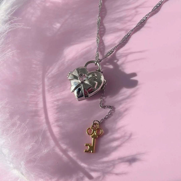 Wholesale Bow Knot Copper Necklace Electroplated With Real Gold Color Preservation