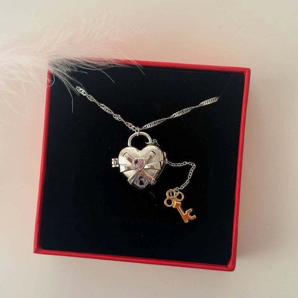 Wholesale Bow Knot Copper Necklace Electroplated With Real Gold Color Preservation