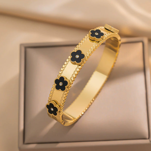 Wholesale Bracelet Titanium Steel Five Leaf Clover Diamond Light Luxury Geometric Gold Plated