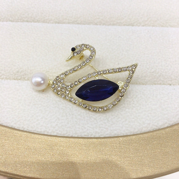 Wholesale Brooch Alloy Inlaid With Natural Freshwater Pearls Insect Snowflake Fawn Butterfly Design For Women