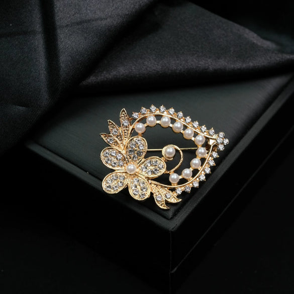 Wholesale Brooch Alloy Pearl Rhinestone Flower Heart Shape Animal Electroplated Unisex Accessory