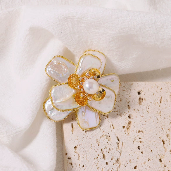 Wholesale Brooch Natural Freshwater Pearl Geometric Plant Flowers Style 18K Real Gold Plated