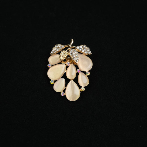 Wholesale Brooch Zinc Alloy Fruit And Leaves Shaped Electroplated For Women And Unisex