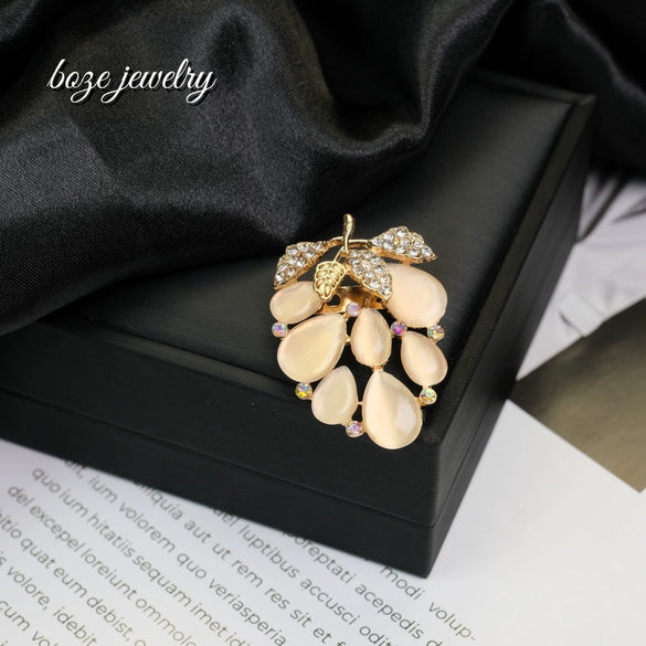 Wholesale Brooch Zinc Alloy Fruit And Leaves Shaped Electroplated For Women And Unisex