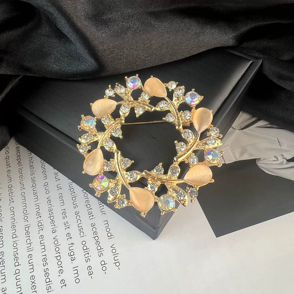 Wholesale Brooch Zinc Alloy Geometric Animal Flower Bow Leaf Star Design Electroplating For Women