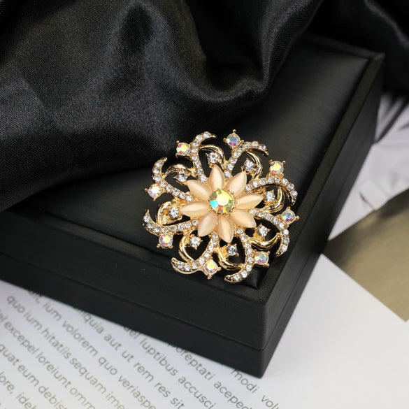 Wholesale Brooch Zinc Alloy Geometric Animal Flower Bow Leaf Star Design Electroplating For Women