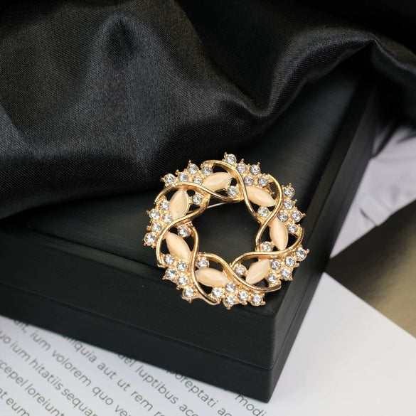Wholesale Brooch Zinc Alloy Geometric Animal Flower Bow Leaf Star Design Electroplating For Women