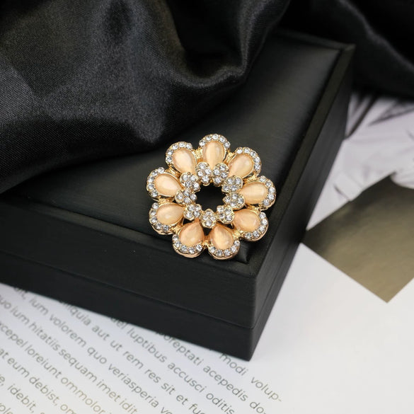 Wholesale Brooch Zinc Alloy Geometric Animal Flower Bow Leaf Star Design Electroplating For Women